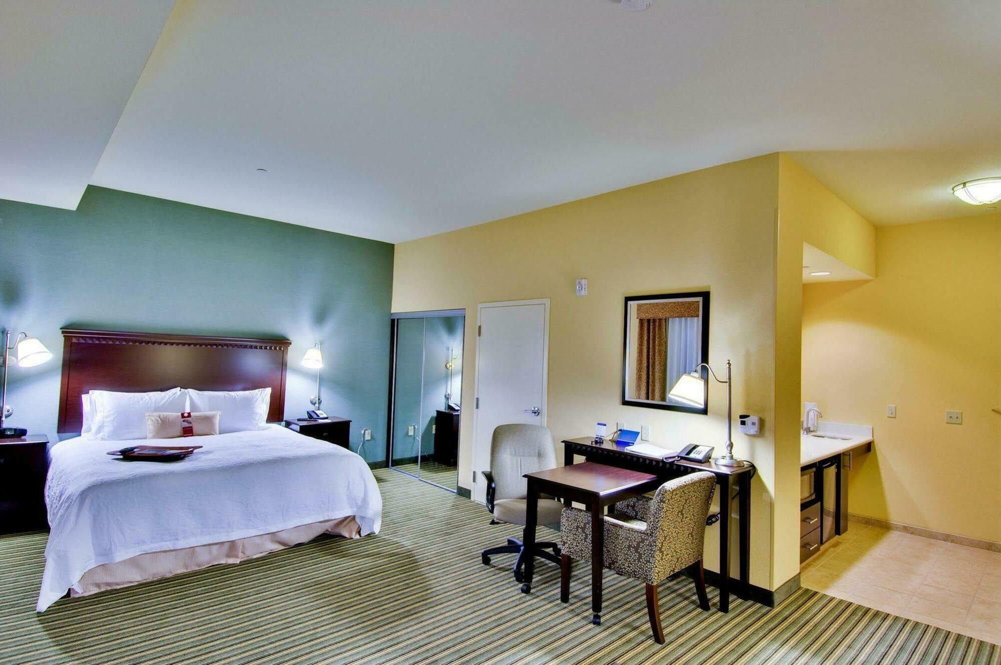 Hampton Inn & Suites Fort Belvoir Alexandria South Værelse billede
